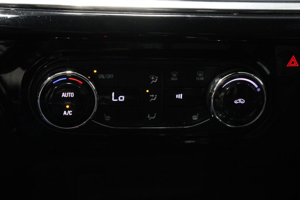 Used 2025 Chevrolet Trax RS w/ Driver Confidence Package FWD image 29