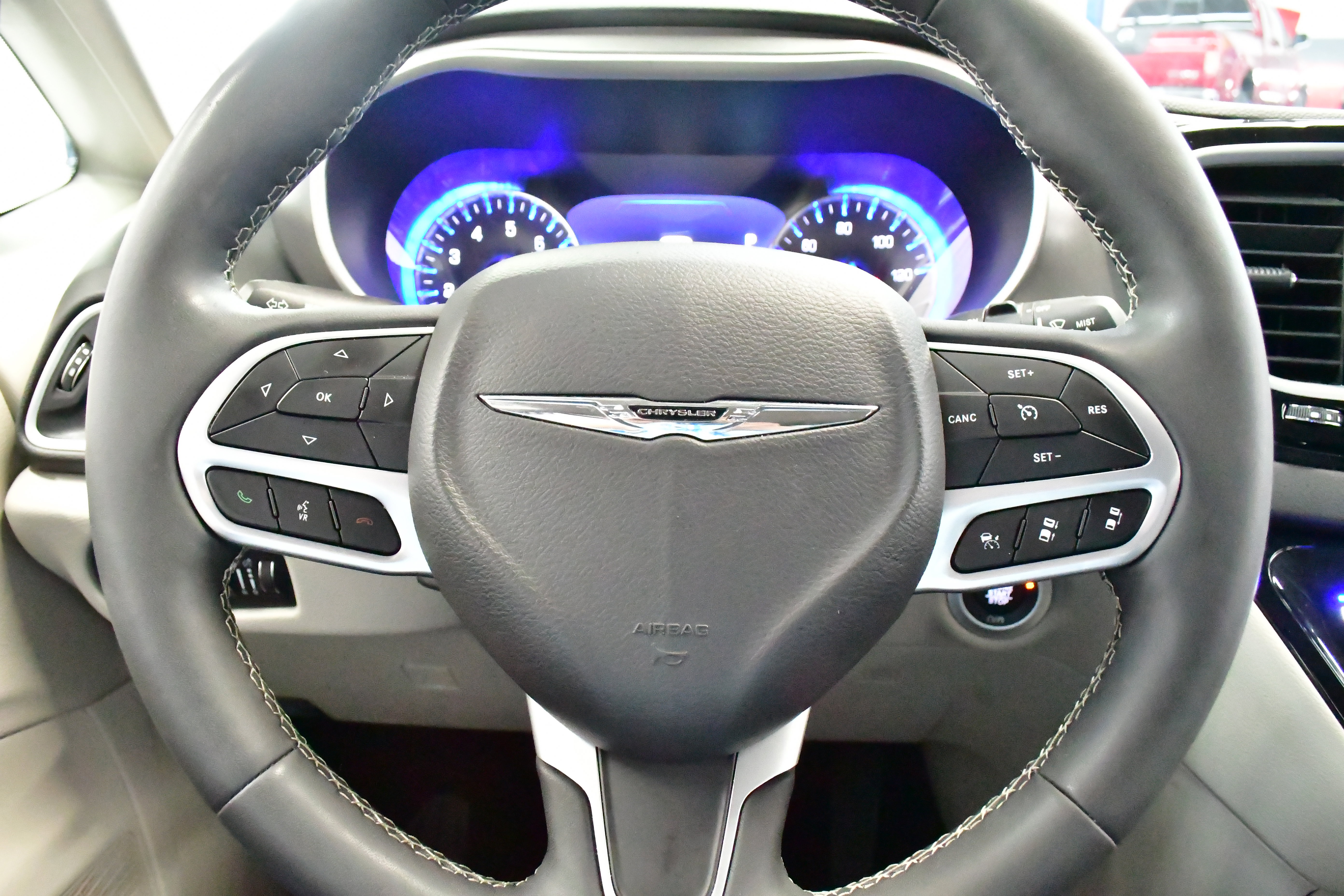 Used 2024 Chrysler Pacifica Touring-L image 40