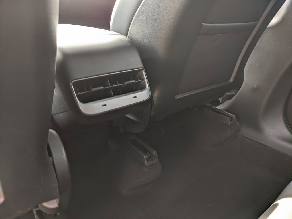 Used 2020 Tesla Model Y Long Range image 24