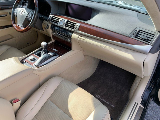 Used 2014 Lexus LS 460 w/ Ultra Luxury Package RWD image 21