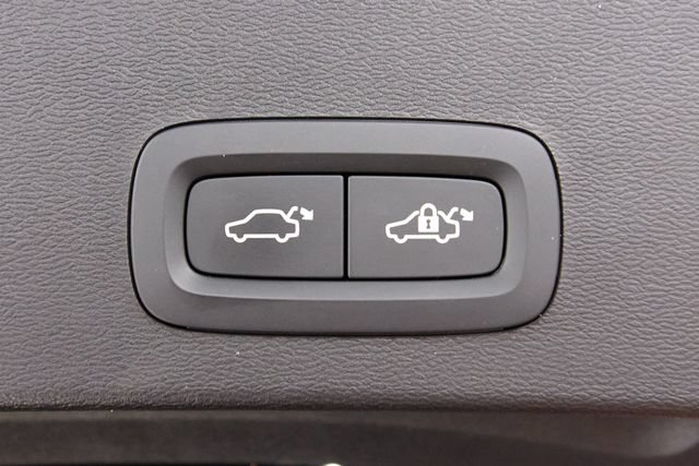 Certified 2026 Volvo XC40 B5 Plus AWD/4WD image 25
