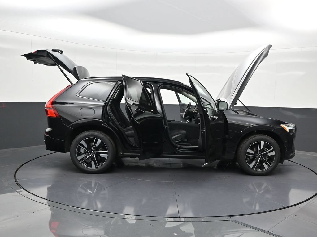 New 2026 Volvo XC60 B5 Plus AWD/4WD image 30