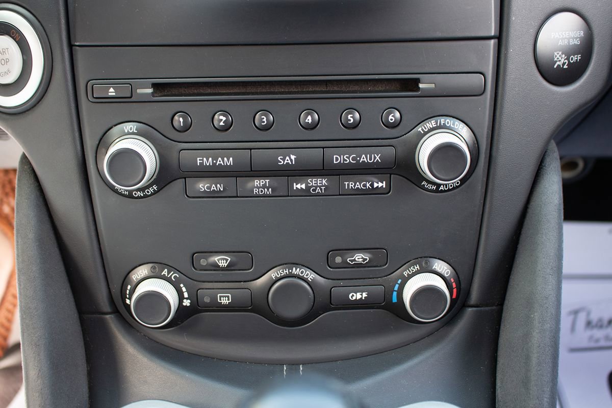 Used 2013 Nissan 370Z Touring RWD image 21