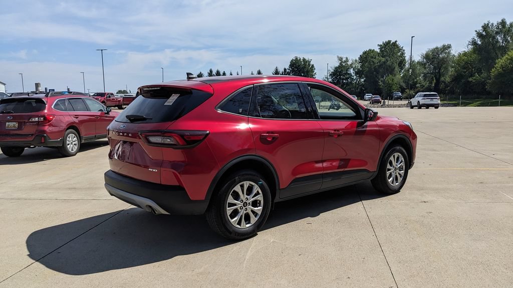 Used 2025 Ford Escape Active w/ Cold Weather Package AWD/4WD image 3