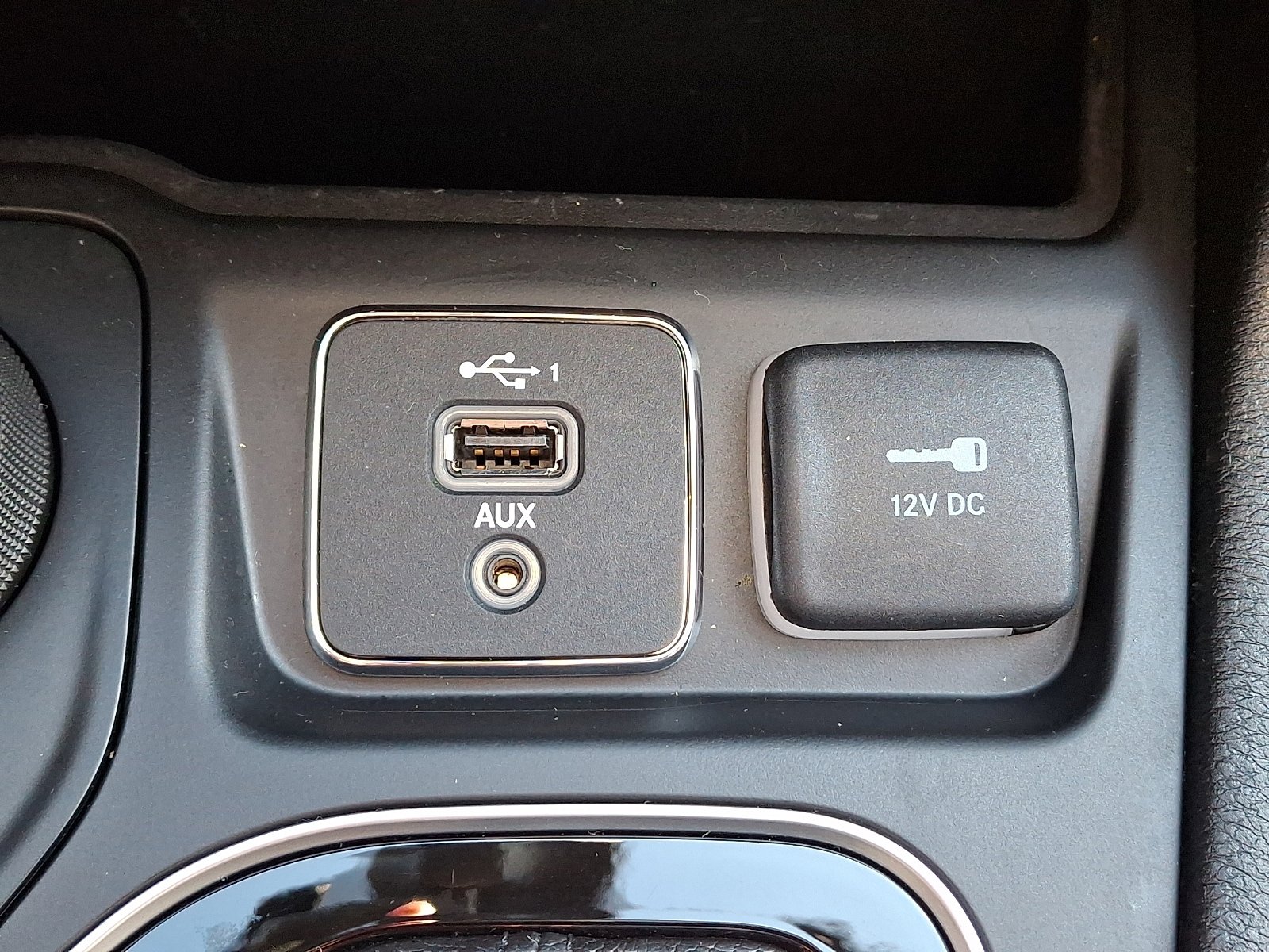 Used 2021 Jeep Cherokee Limited w/ Elite Package image 24