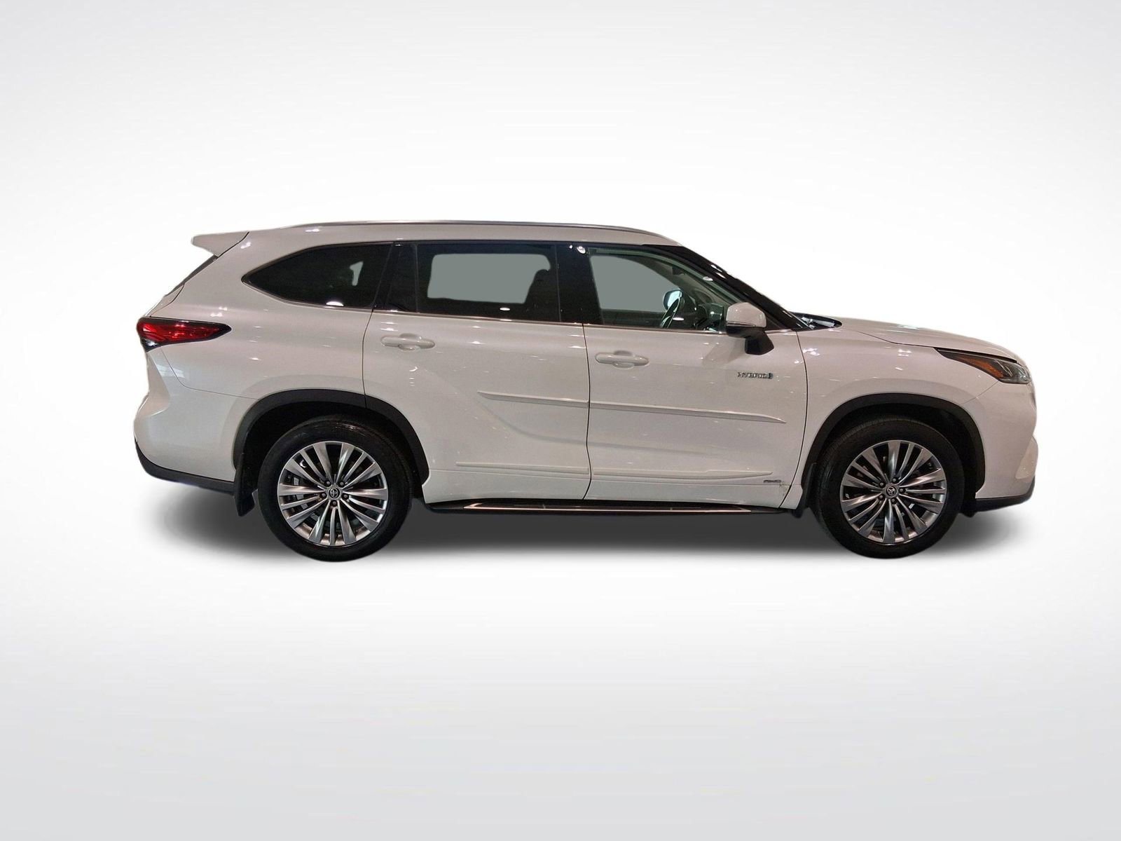 Used 2025 Toyota Highlander XLE image 14