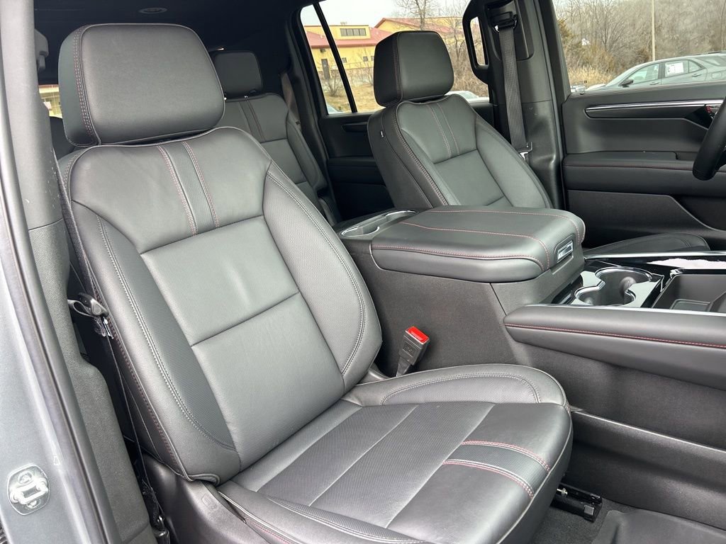 Used 2025 Chevrolet Suburban RST w/ Comfort Package image 48