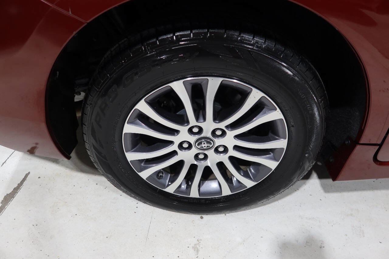 Used 2019 Toyota Sienna XLE FWD image 34