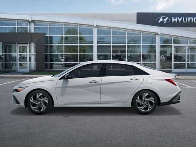 New 2025 Hyundai Elantra SEL FWD image 3