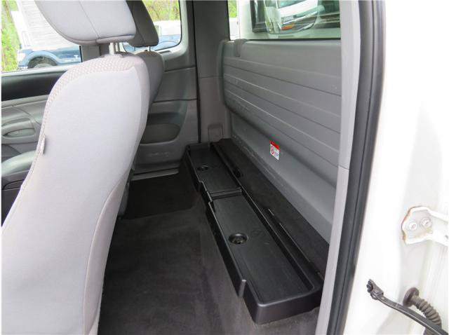 Used 2015 Toyota Tacoma 2WD Access Cab image 4
