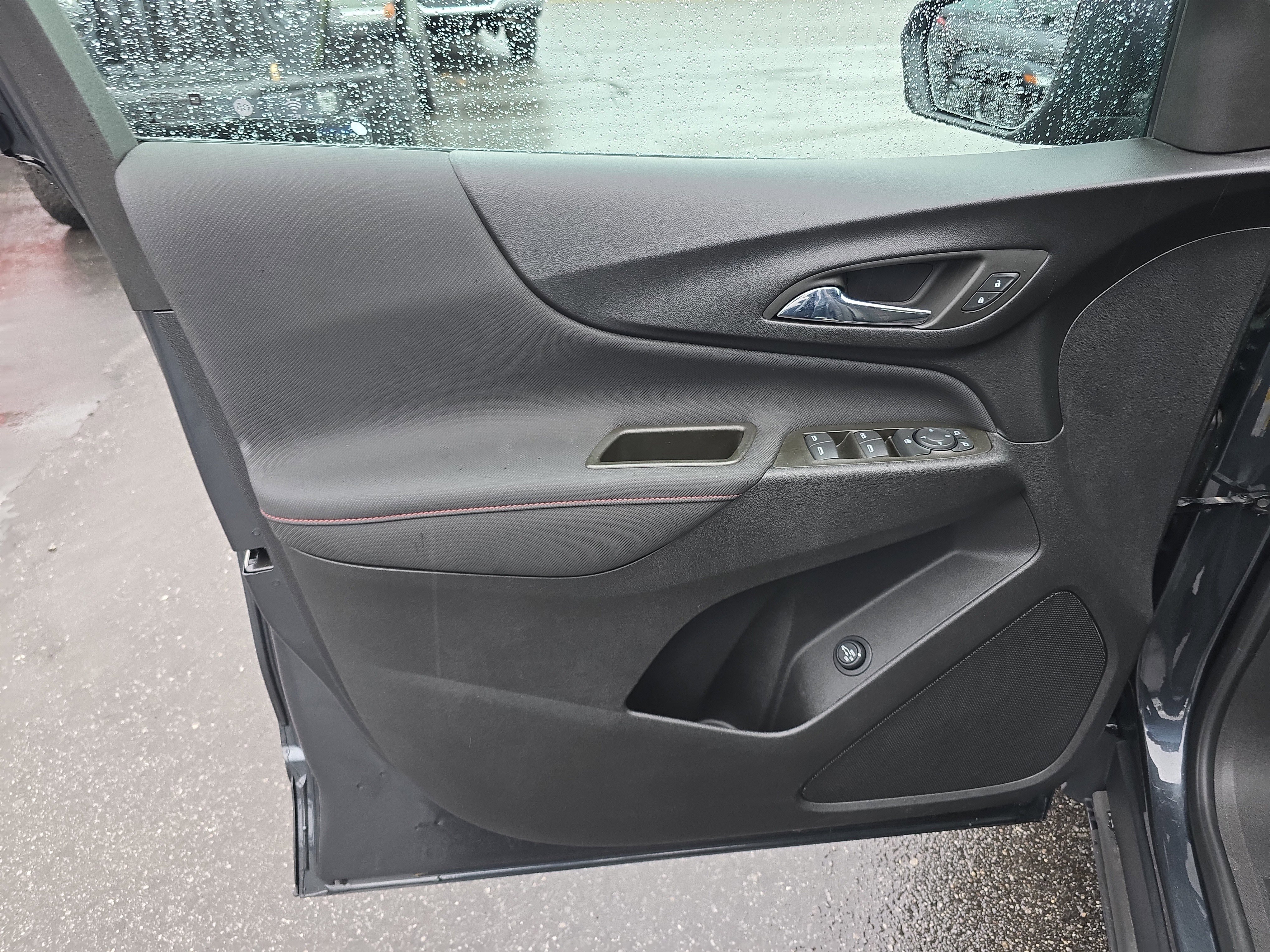 Used 2023 Chevrolet Equinox RS image 19