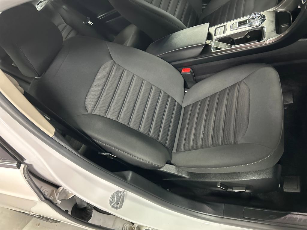 Used 2018 Ford Fusion SE w/ Fusion SE Technology Package image 24