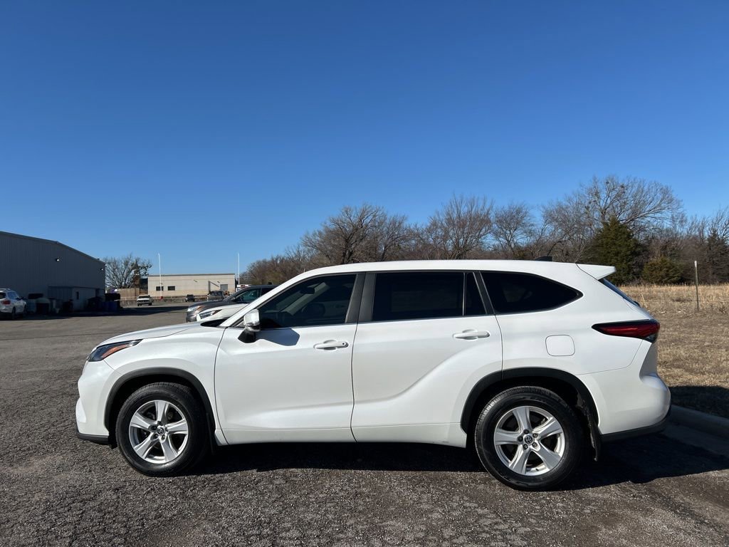 Used 2023 Toyota Highlander L image 9