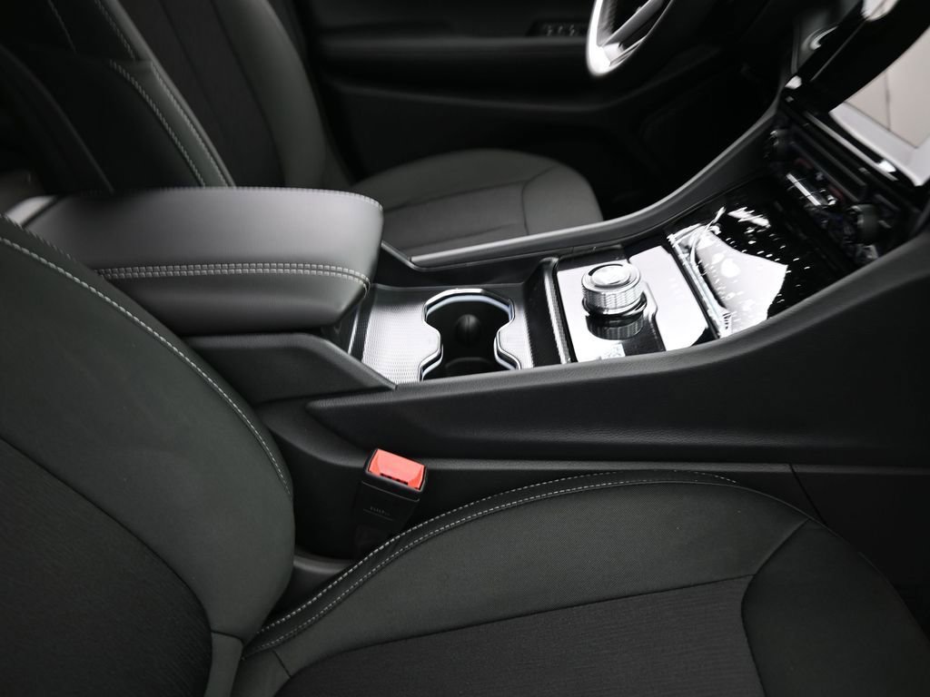 Used 2025 Jeep Grand Cherokee L Laredo image 34