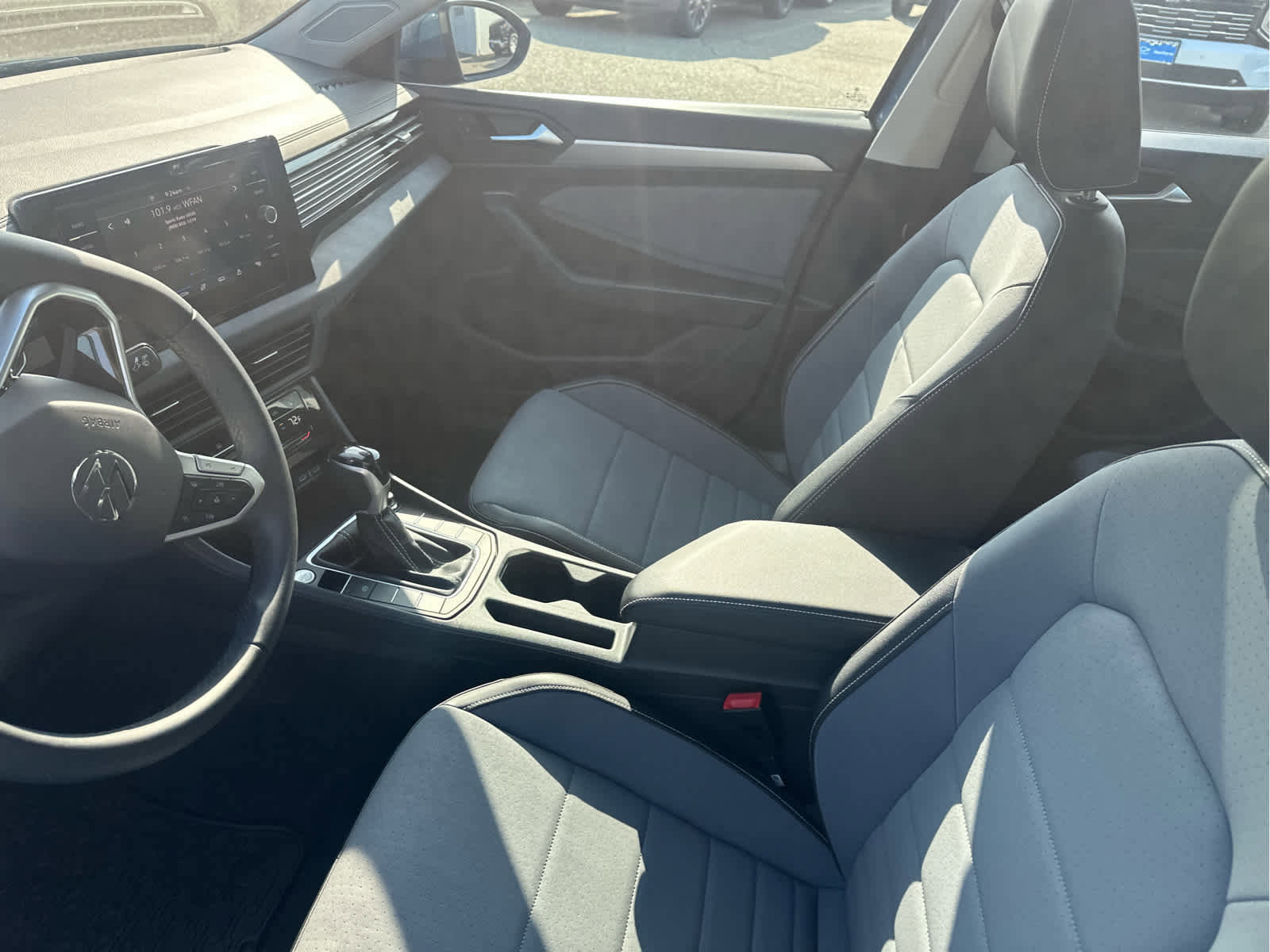 Used 2025 Volkswagen Jetta SE w/ Sunroof Package image 10