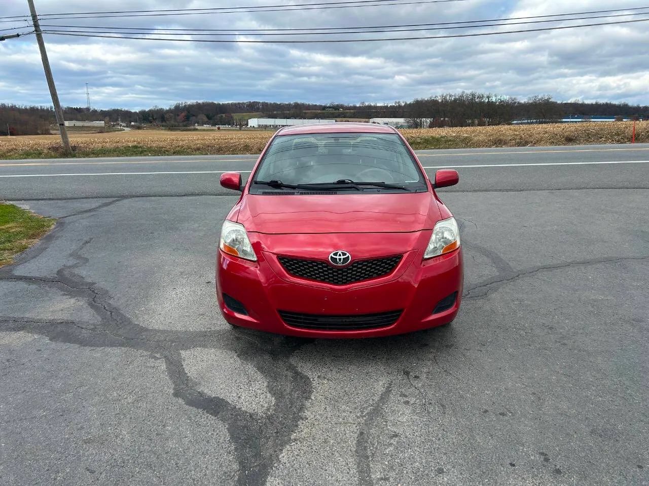 Used 2010 Toyota Yaris Sedan FWD image 5