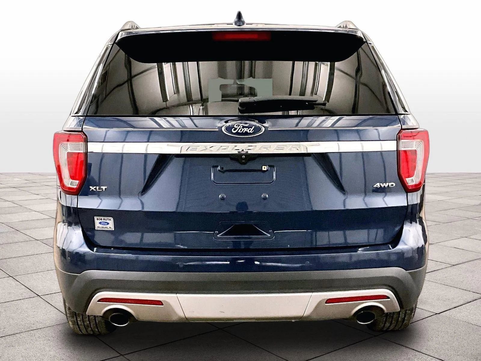 Used 2017 Ford Explorer XLT w/ Equipment Group 202A image 5