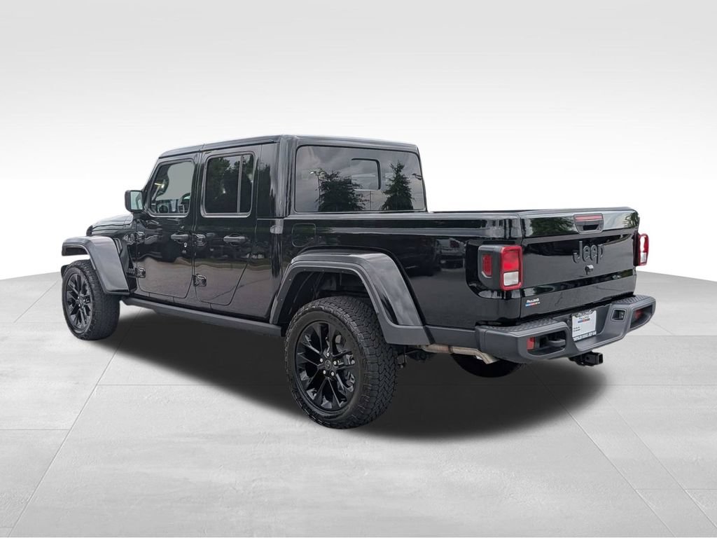 Used 2025 Jeep Gladiator Sport AWD/4WD image 7