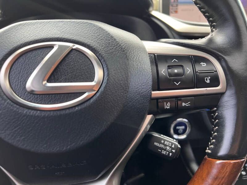 Used 2018 Lexus RX 450hL Premium w/ Premium Package image 21