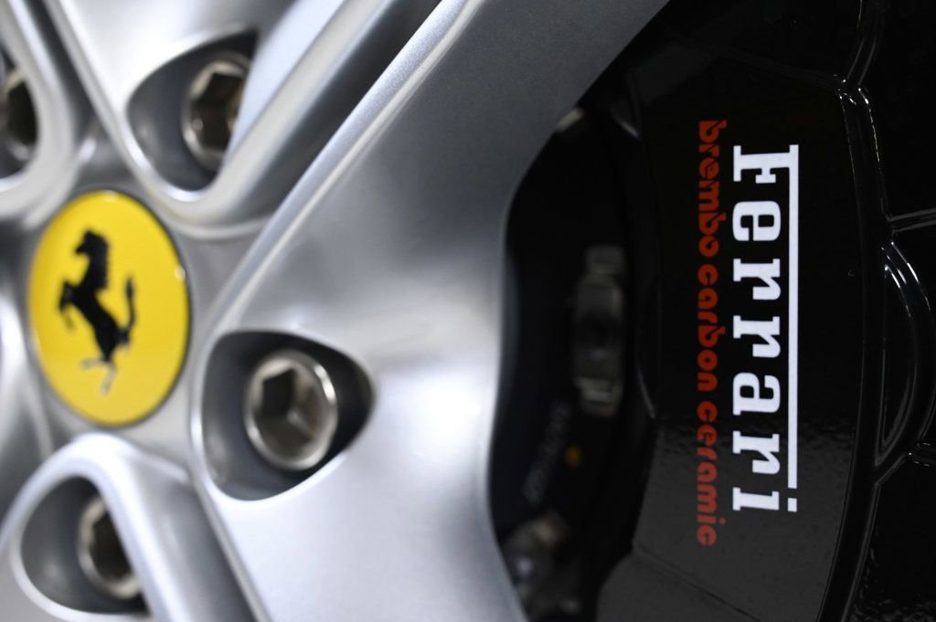 Used 2023 Ferrari SF90 Spider image 32