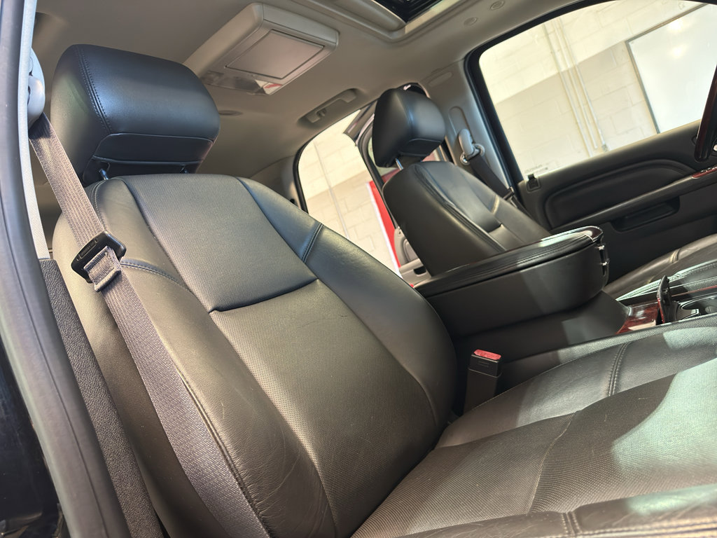 Used 2014 Cadillac Escalade Luxury AWD/4WD image 22