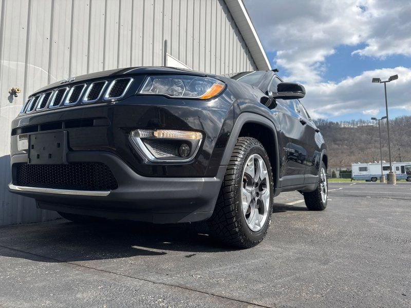 Used 2018 Jeep Compass Limited w/ Navigation Group AWD/4WD image 16