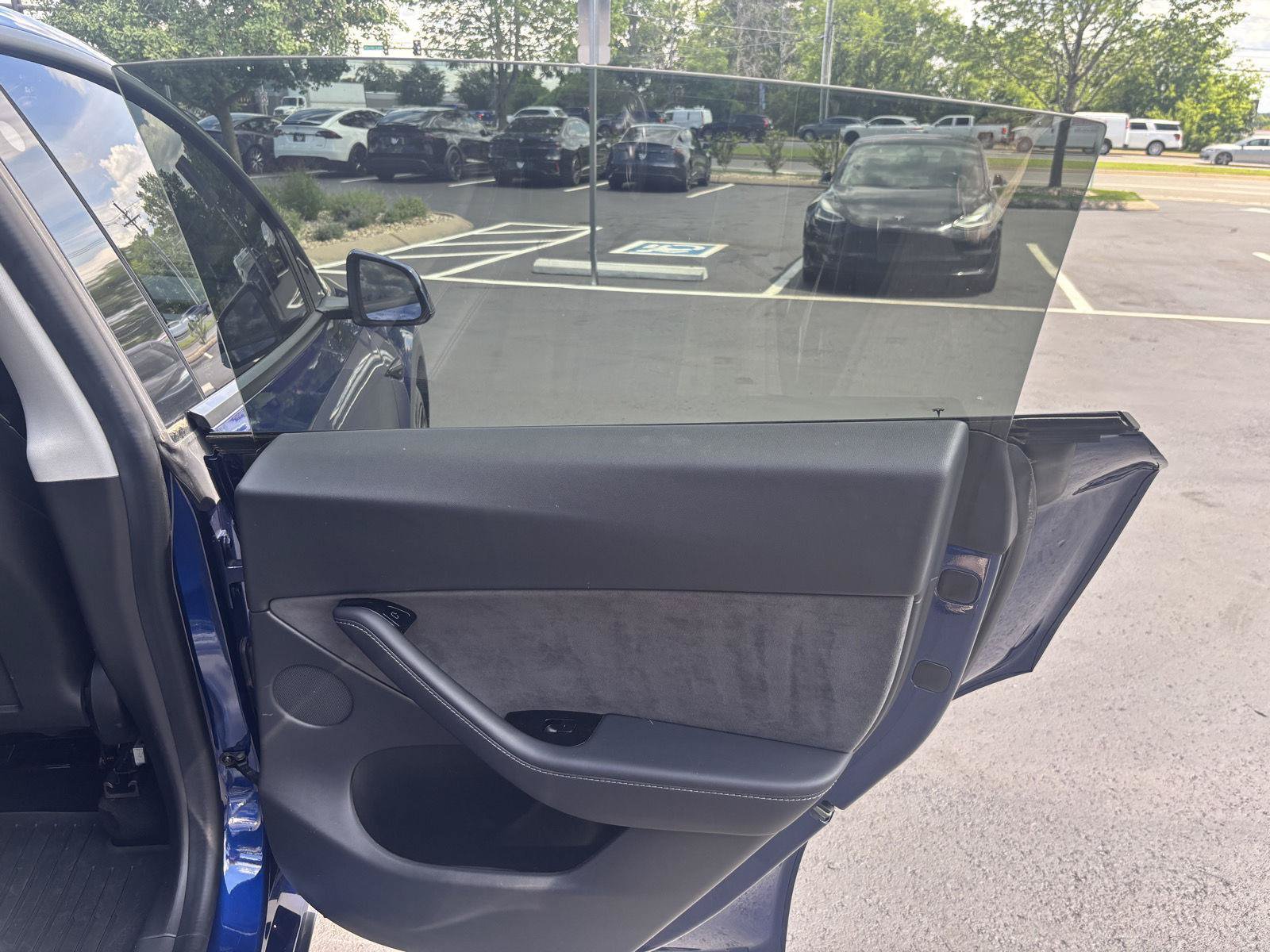 Used 2021 Tesla Model Y Long Range AWD/4WD image 17