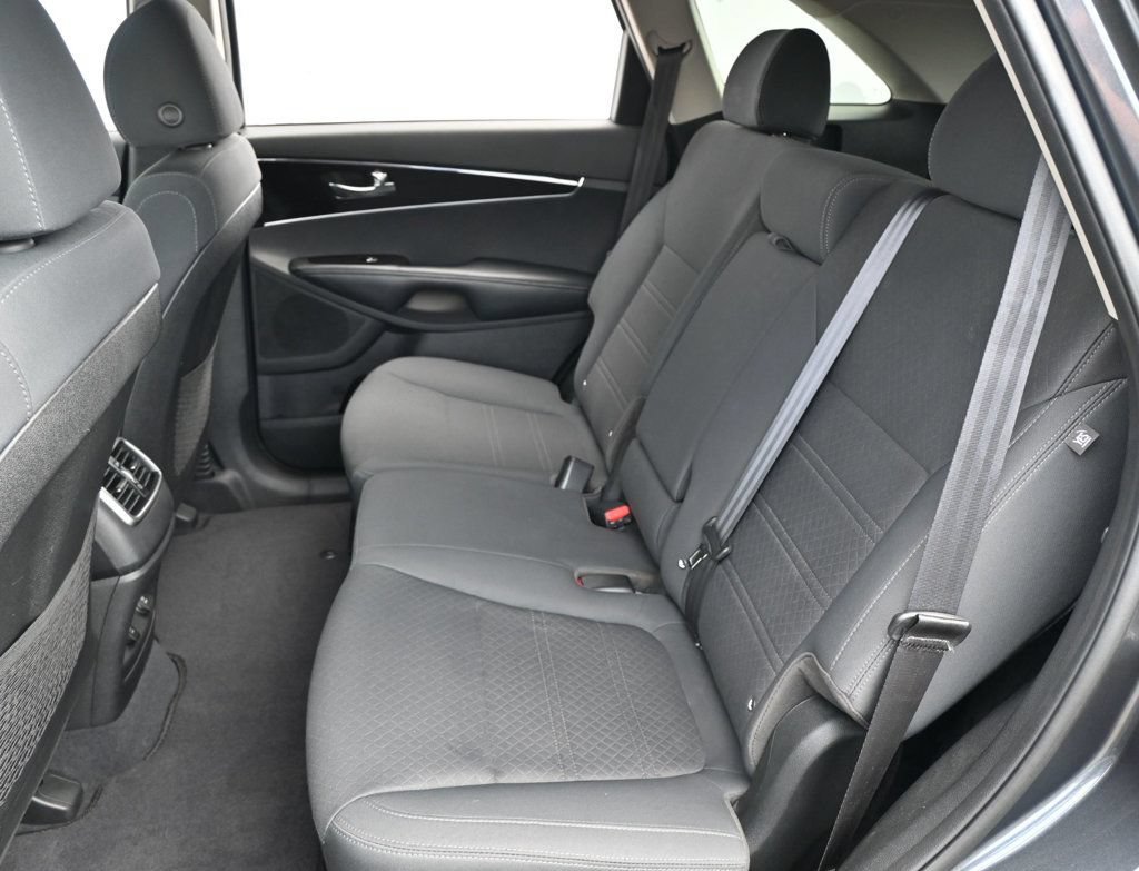 Used 2020 Kia Sorento LX FWD image 14