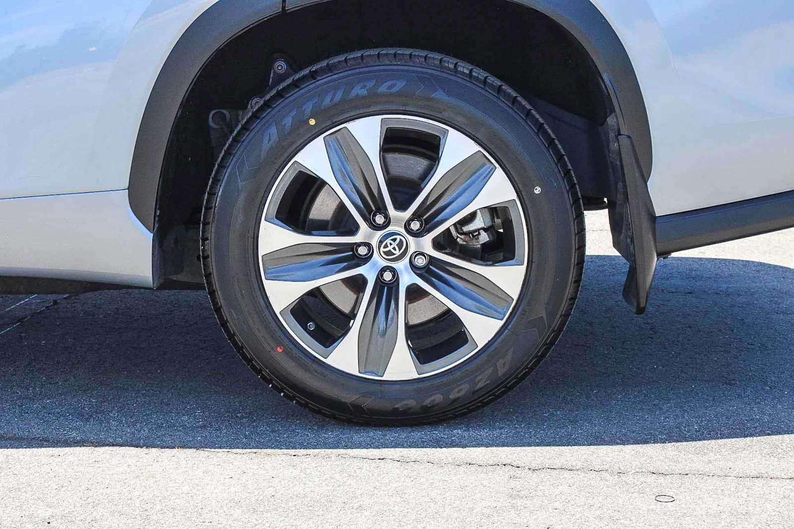Used 2022 Toyota Highlander XLE FWD image 10