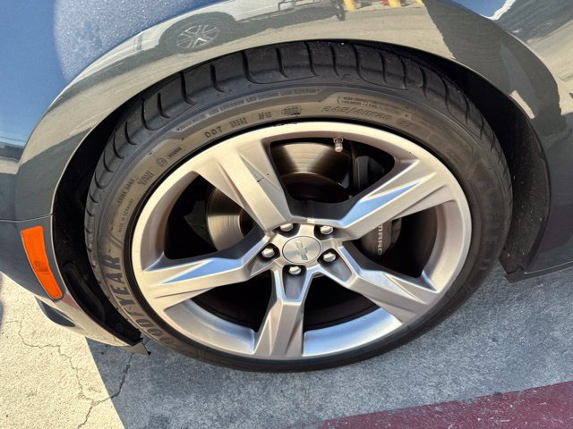 Used 2018 Chevrolet Camaro SS RWD image 17