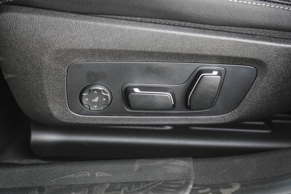 New 2026 BMW 330i Sedan w/ M Sport Package RWD image 18