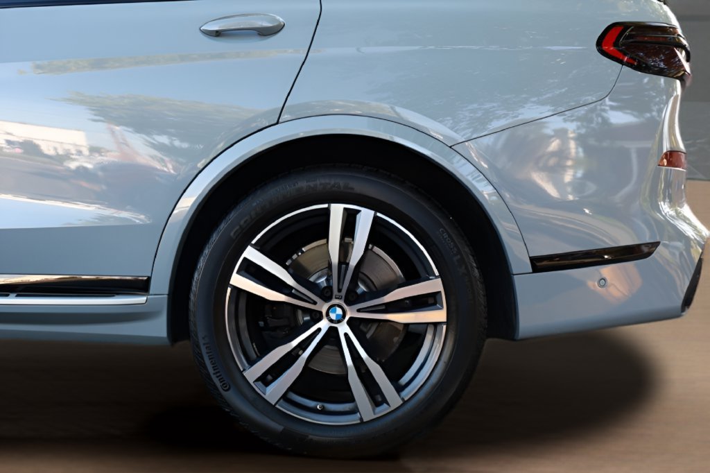 Used 2026 BMW X7 xDrive40i AWD/4WD image 6