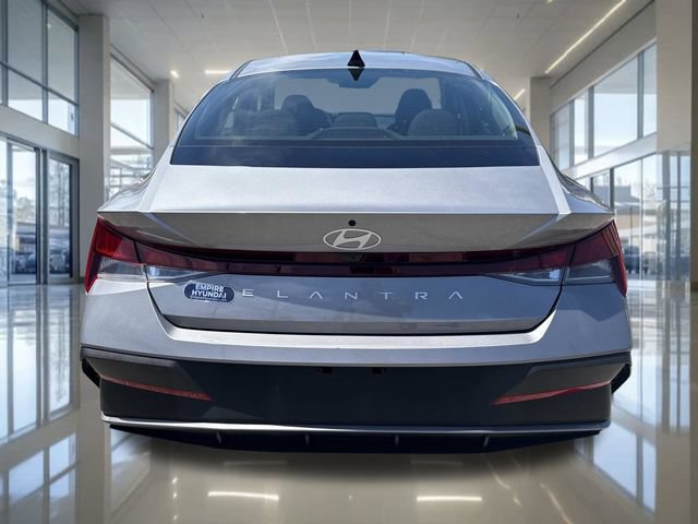 Certified 2026 Hyundai Elantra SE FWD image 4