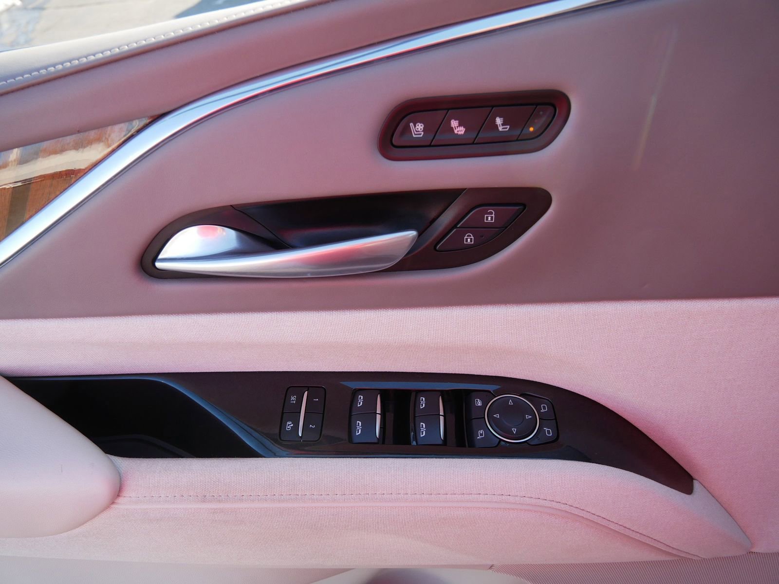 Used 2024 Cadillac Escalade ESV Premium Luxury Platinum image 17