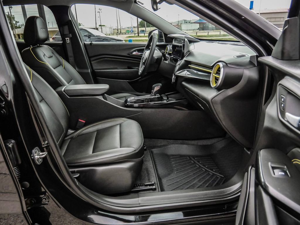 Used 2025 Chevrolet Trax ACTIV w/ Sunroof Package image 16