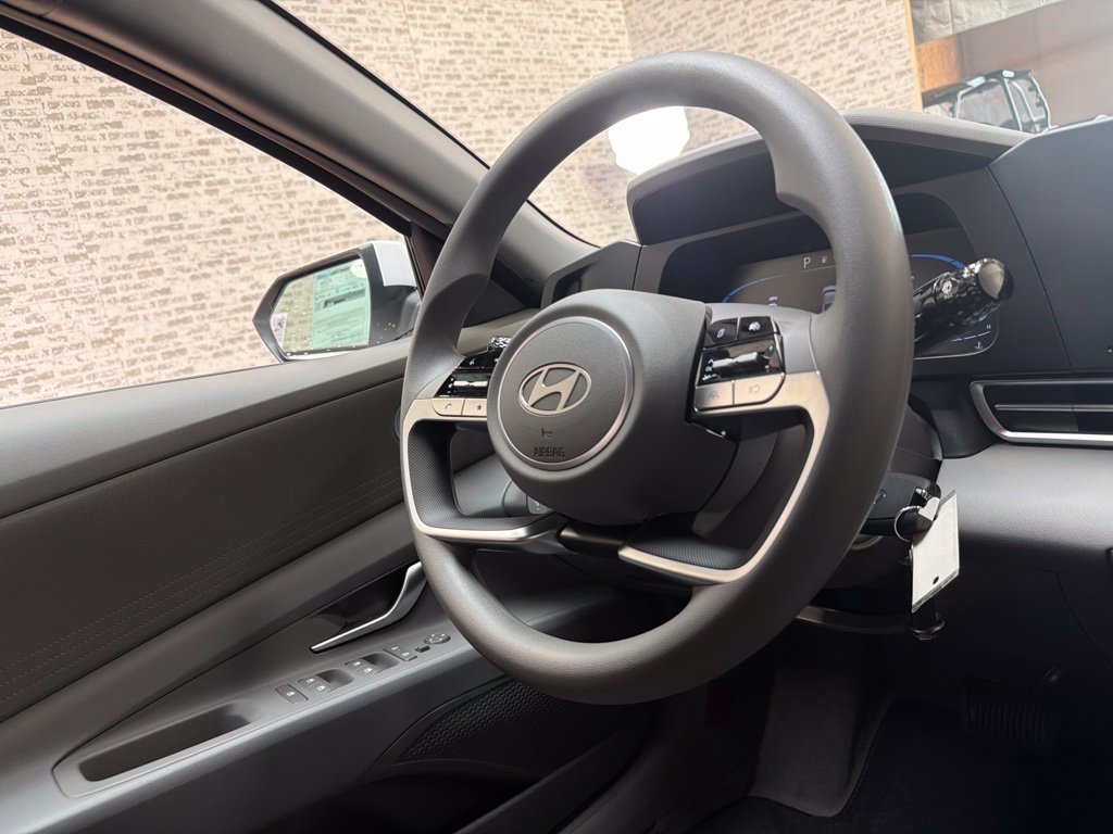 New 2026 Hyundai Elantra SE FWD image 17