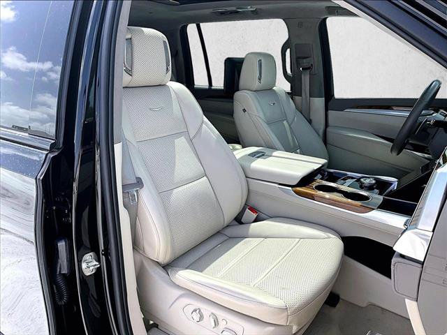 Used 2025 Cadillac Escalade ESV Sport Platinum AWD/4WD image 9