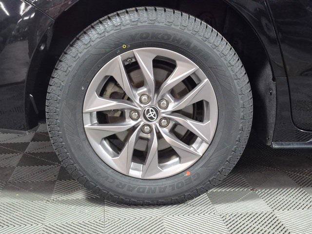Certified 2023 Toyota Sienna XLE image 28