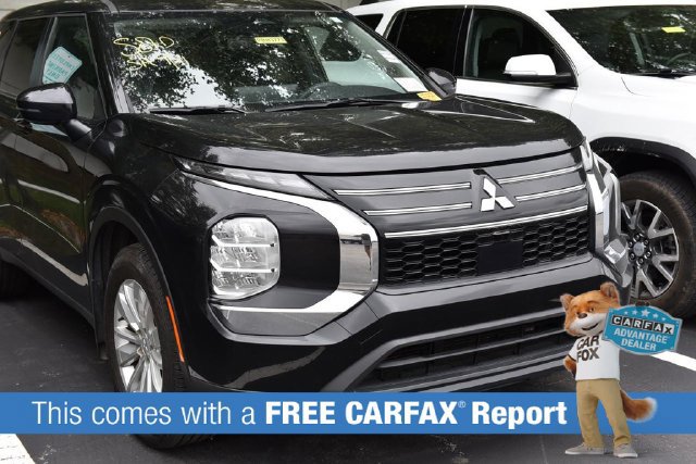 Used 2025 Mitsubishi Outlander ES FWD image 2