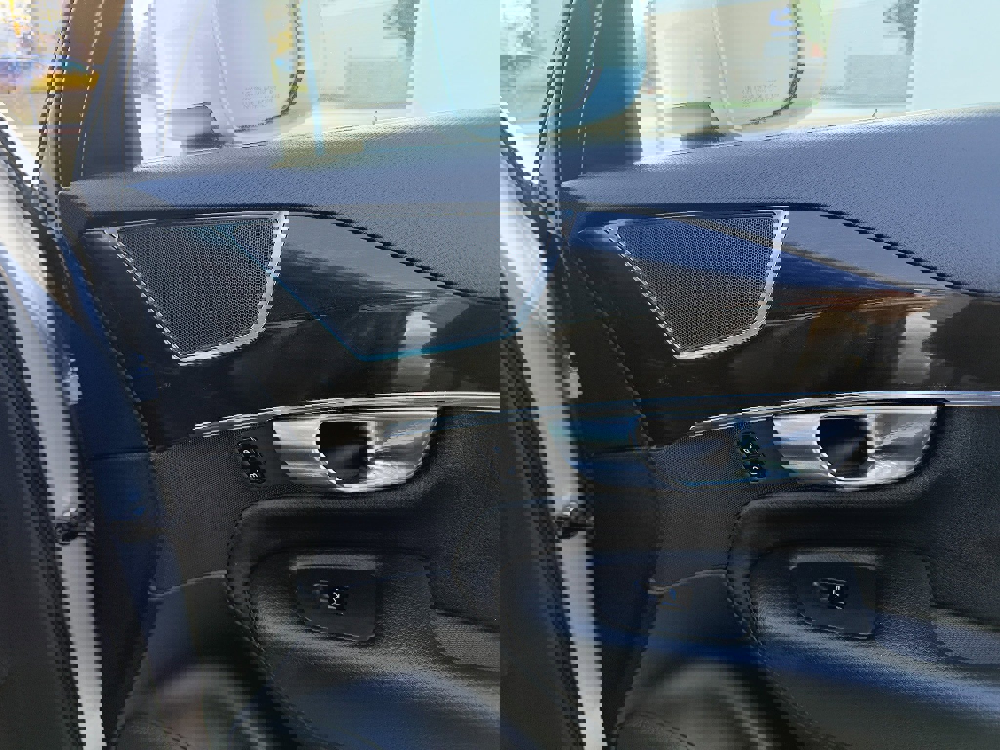 Used 2018 Volvo XC90 T6 Momentum w/ Convenience Package image 17