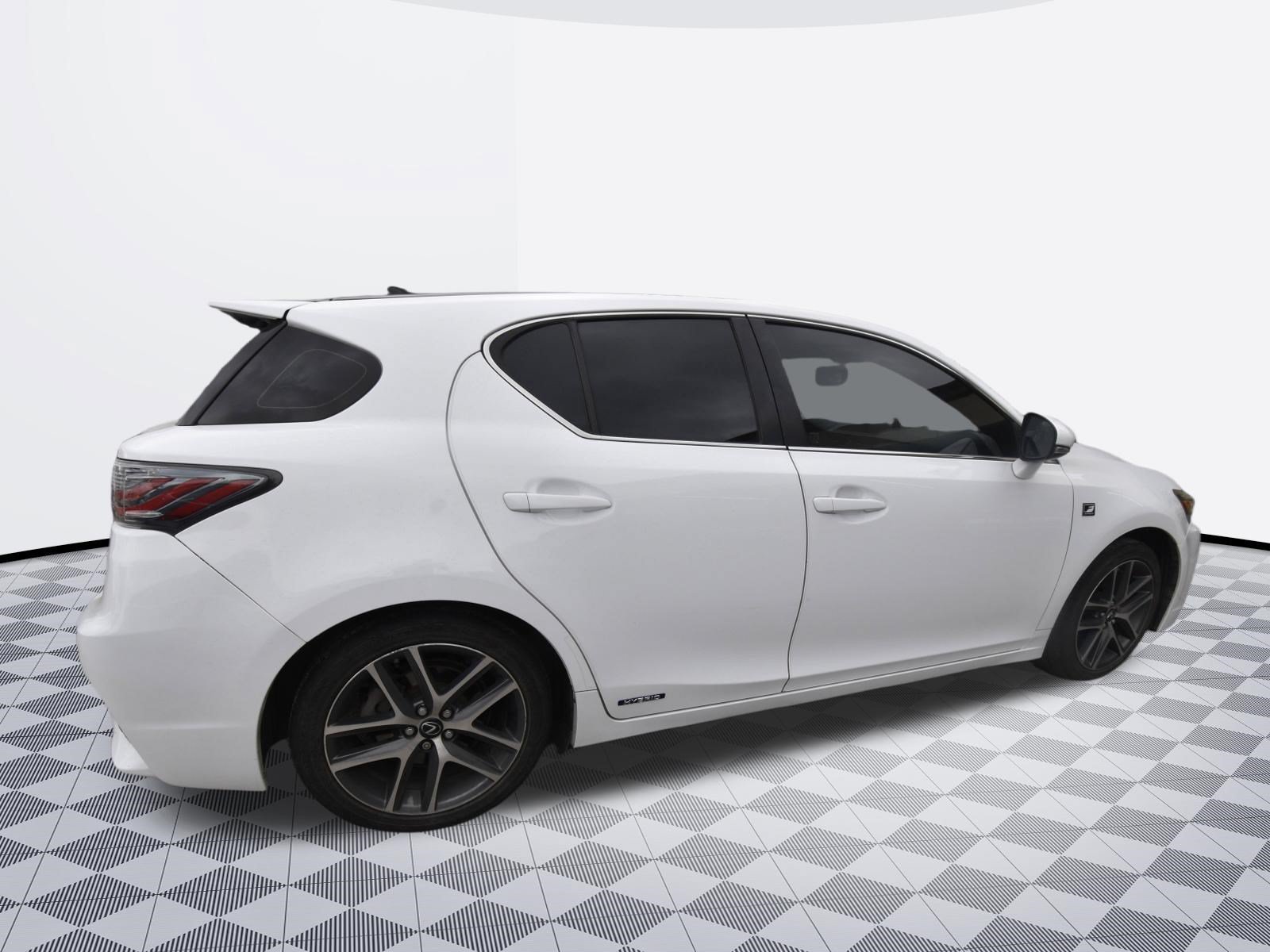 Used 2017 Lexus CT 200h w/ Navigation System Package FWD image 4