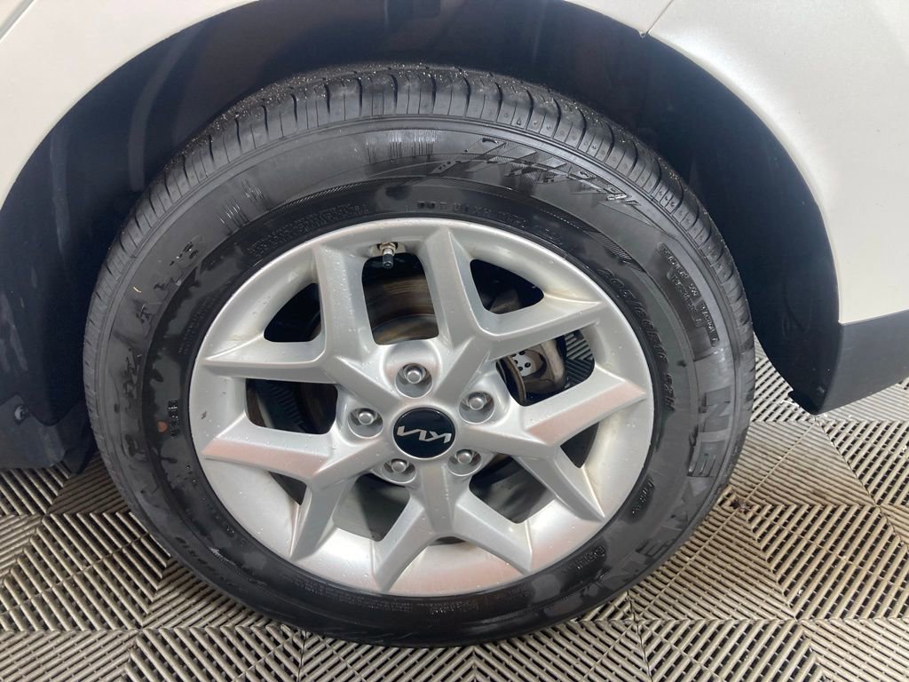 Certified 2025 Kia Soul LX w/ LX Technology Package FWD image 19
