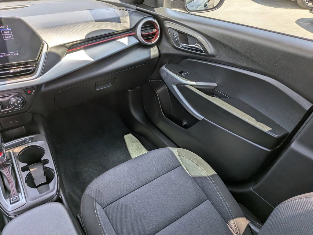 Used 2024 Chevrolet Trax RS FWD image 18