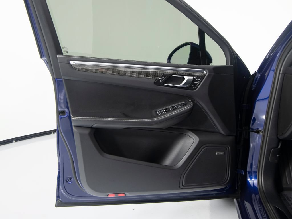 Certified 2025 Porsche Macan GTS AWD/4WD image 18