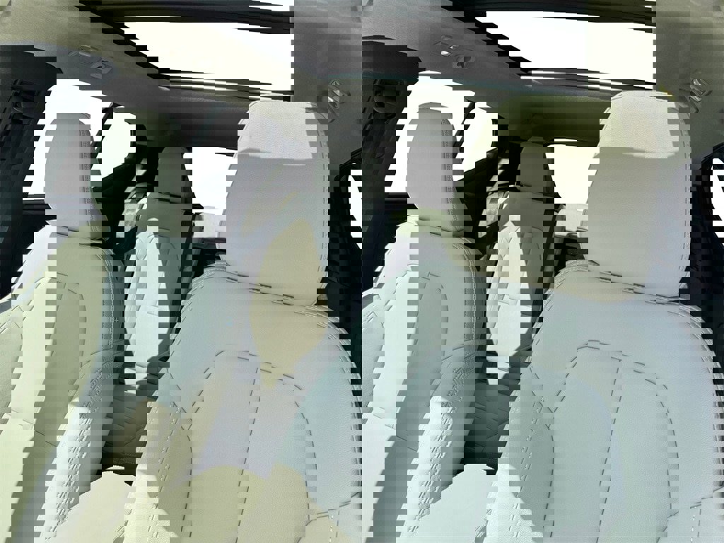 New 2025 Volvo XC40 B5 Ultra w/ Climate Package image 19