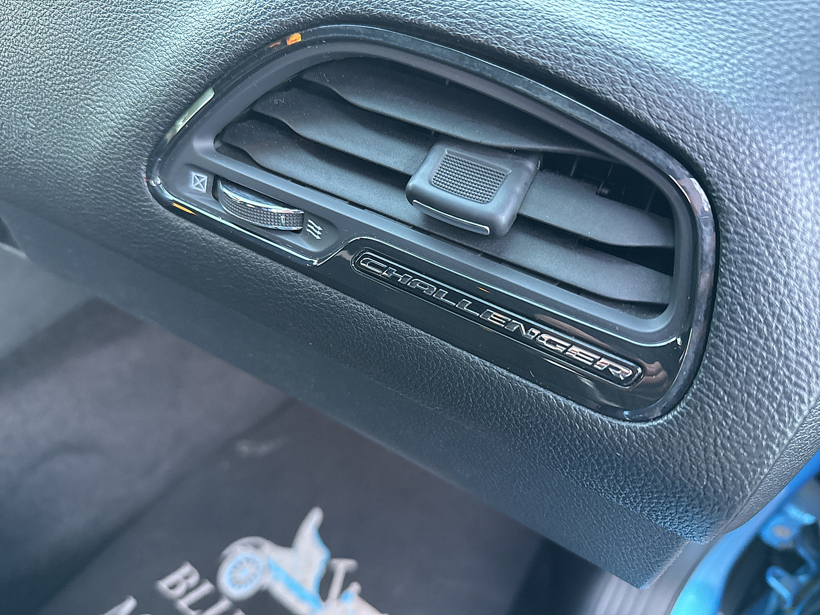 Used 2018 Dodge Challenger SXT w/ Blacktop Package RWD image 40