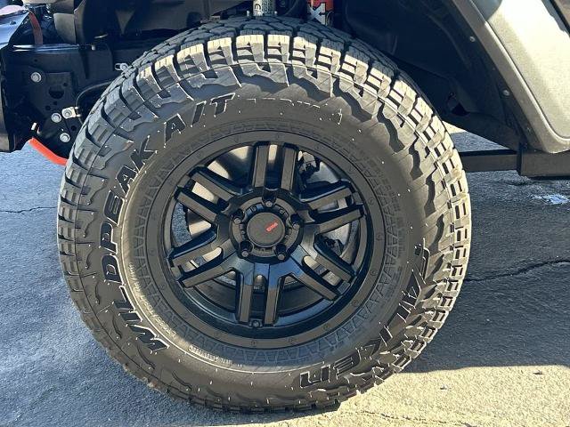 Used 2025 Jeep Gladiator Mojave w/ Convenience Group AWD/4WD image 26