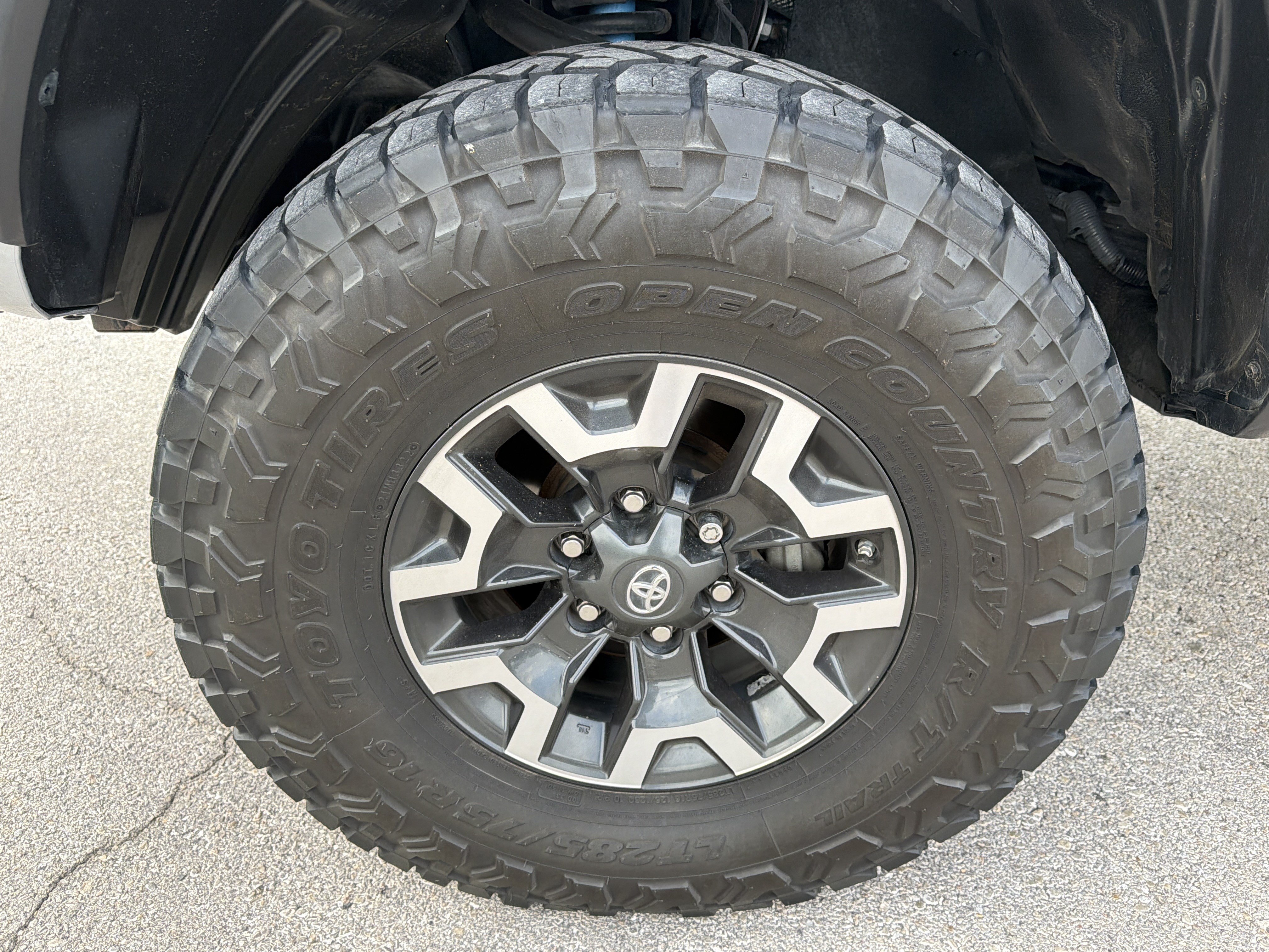 Used 2021 Toyota Tacoma TRD Off-Road w/ Technology Package AWD/4WD image 11