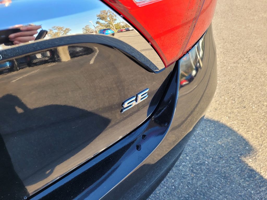 Used 2017 Toyota Camry SE image 7