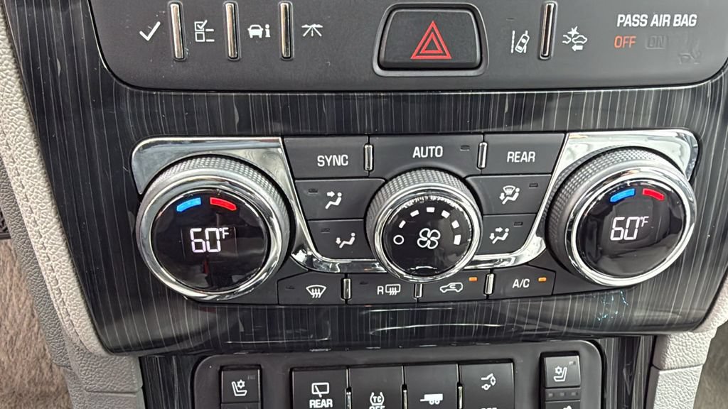 Used 2016 Chevrolet Traverse LTZ AWD/4WD image 38